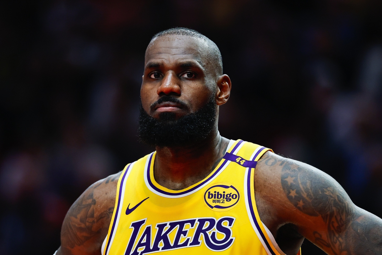 b体育-A·史密斯：詹姆斯背后做了很多伤害我和其他同行的事情